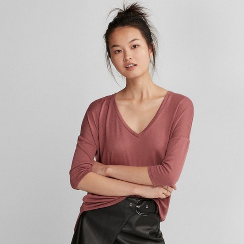 Express One Eleven V-neck London Tee